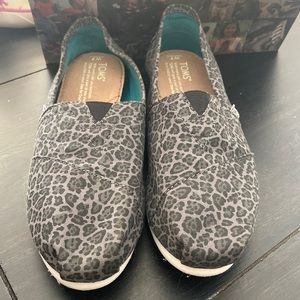 NEW Toms Sneakers Snow Leopard Classic style Toms